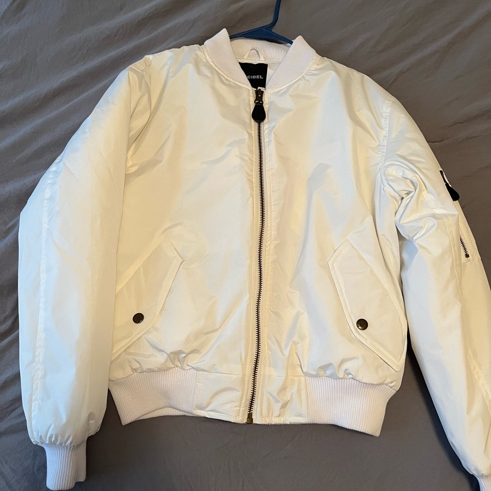 Decibel White Puffer Jacket. Small